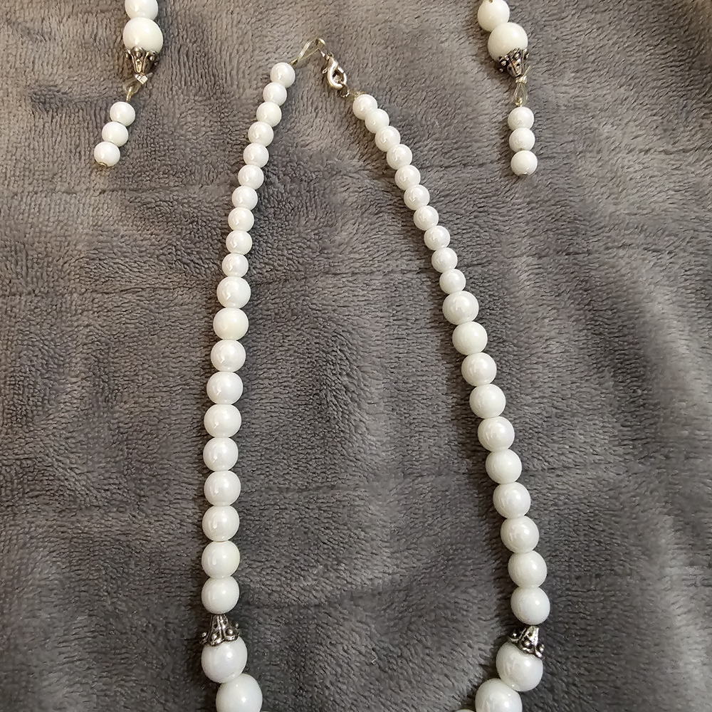 Elegant White Glass Perl Necklace Set